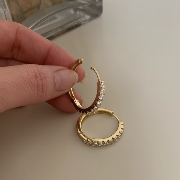 Small Gold Hoops | 14k Gold Filled - Picture 5 of 6